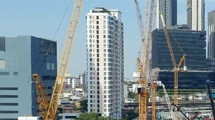 Large-fleet-of-Potain-luffing-jib-cranes-selected-for-innovative-skyscraper-in-Bangkok-01.jpg