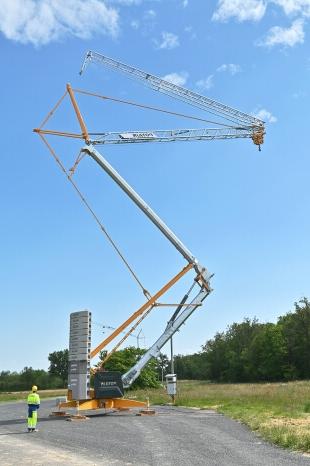 Potain-launches-first-crane-in-the-new-Evy-self-erecting-range-02.jpg